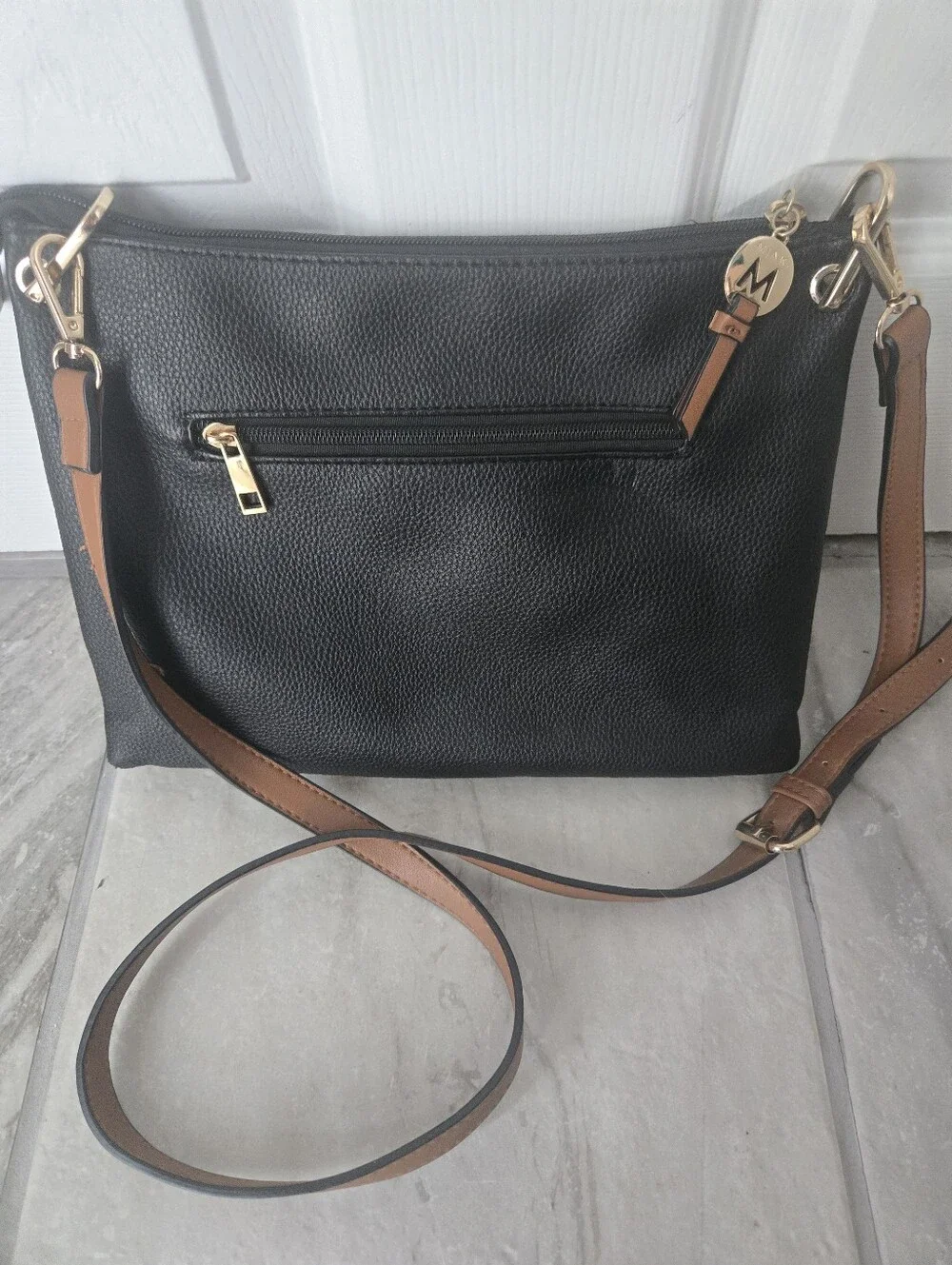 Mia K Collection Aliyah Black Crossbody Bag Brown Trim Gold Hardware